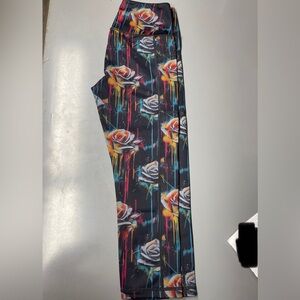 Constantly Varied Gear Roses with paint splatter marks XS